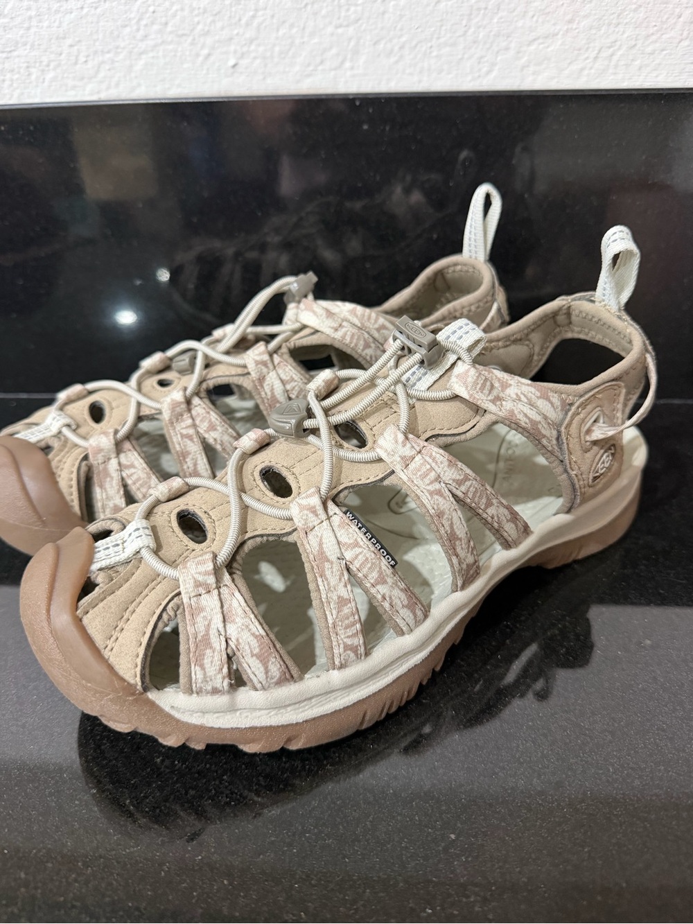 NWOT KEEN Whisper Women’s 8.5 Beige Waterproof Hiking Water Sandals